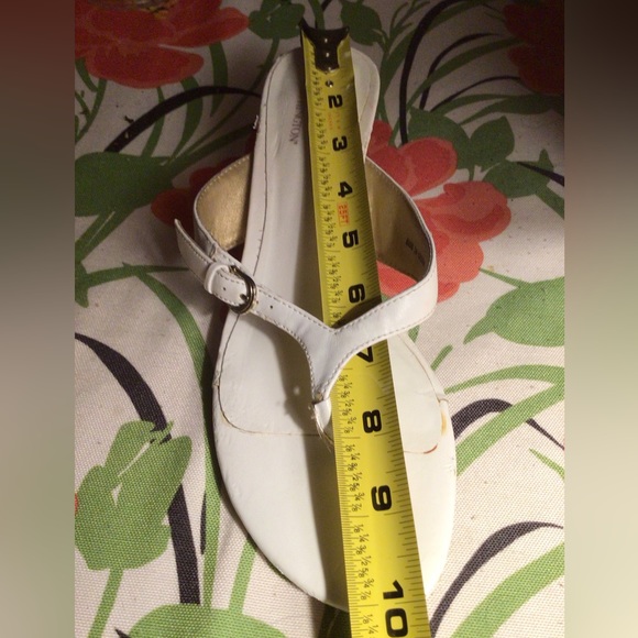 ❤️❤️❤️White sandals with low heel. Need be bundle - Picture 9 of 9